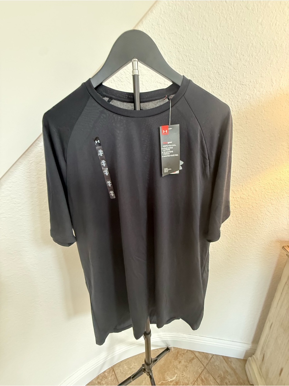 Under Armour Menβs Black Short-Sleeve Performance Tee with White Logo